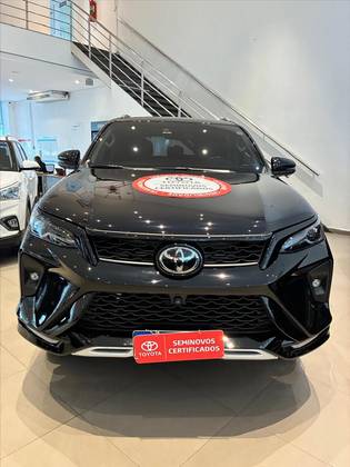 TOYOTA HILUX SW4 2.8 D-4D TURBO DIESEL SRX PLATINUM 7L 4X4 AUTOMÁTICO